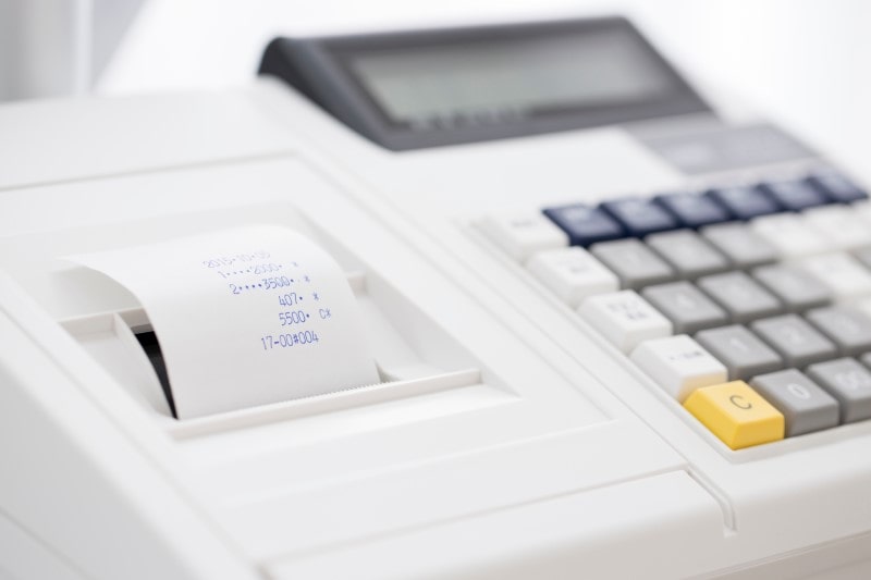 pracownik Telbit sprawdzający serwer klienta